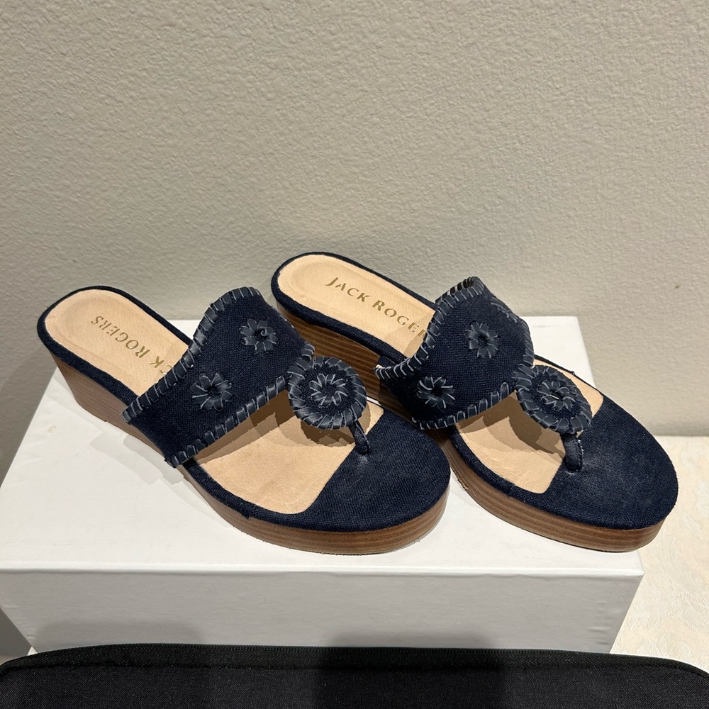 Womwens sandals , great condition